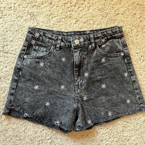 Daisy embroidered denim shorts